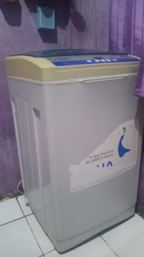 Mesin cuci Aqua satu tabung
