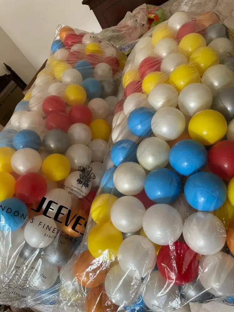 Bola untuk mandi bola