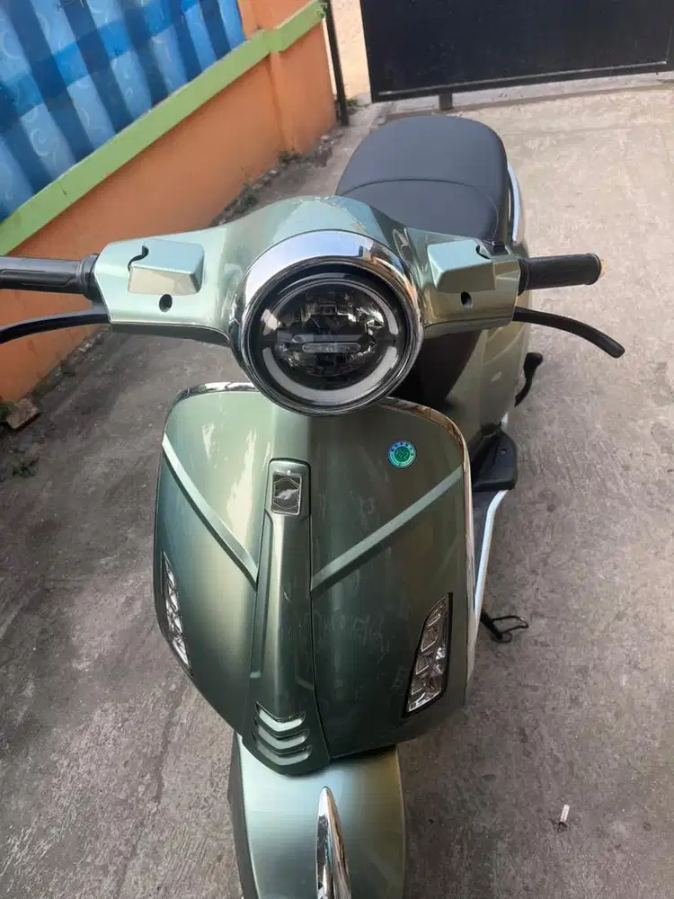 sepeda motor listrik vespa zxt tesla