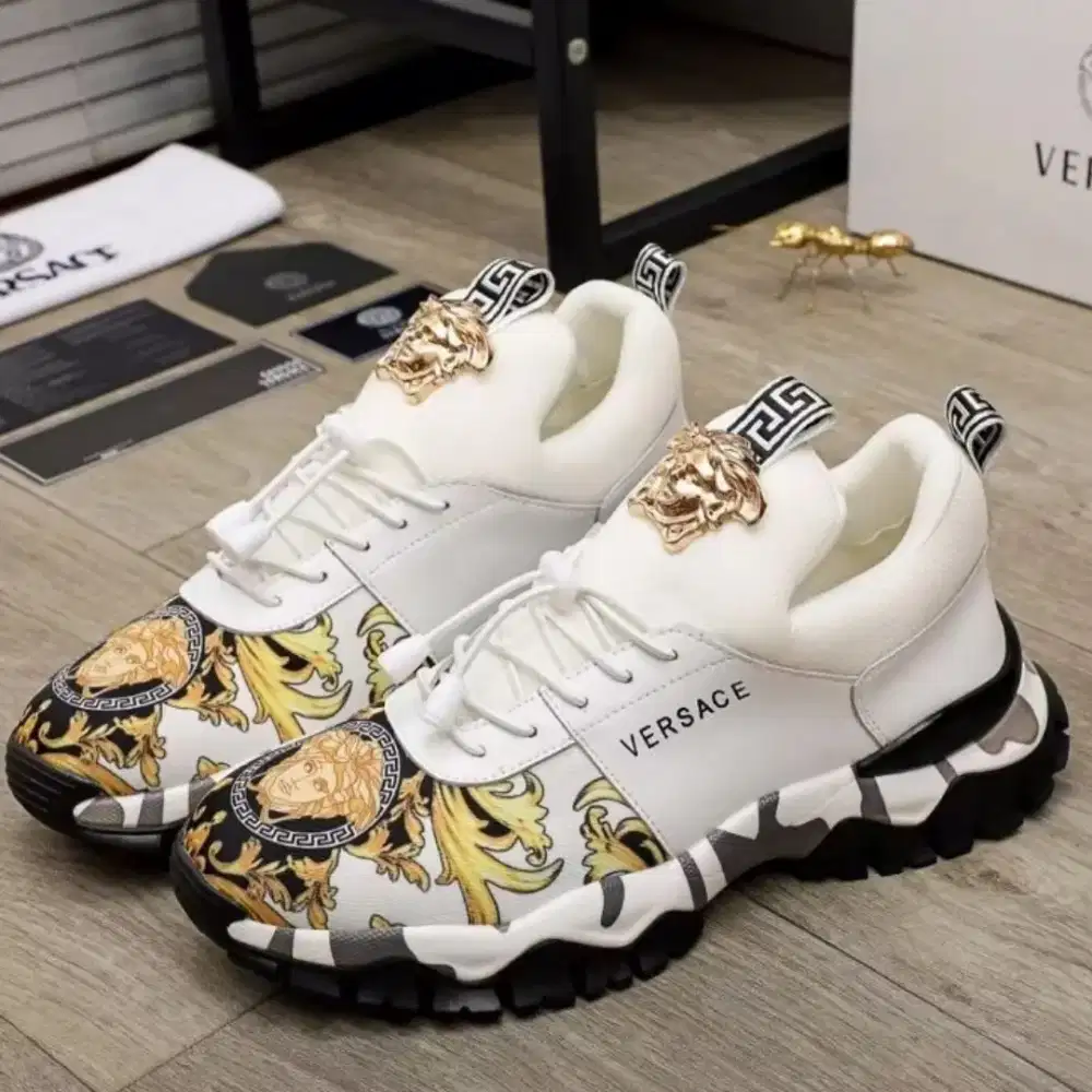 Sepatu sneakers fashion pria