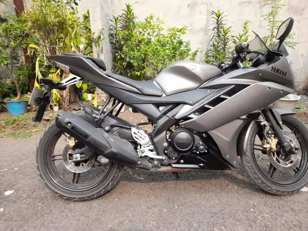 Dijual motor kesayang R15 V2