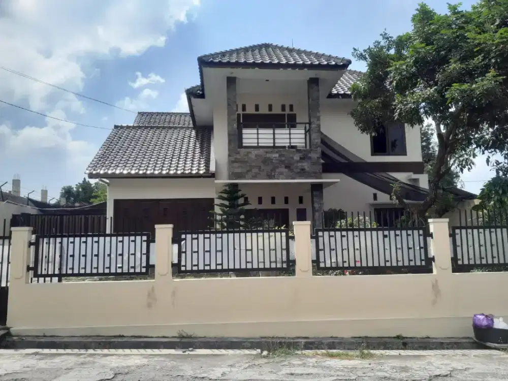 Rumah 2 lantai SHM, furnished, tempat strategis  jl Kaliurang mbesi