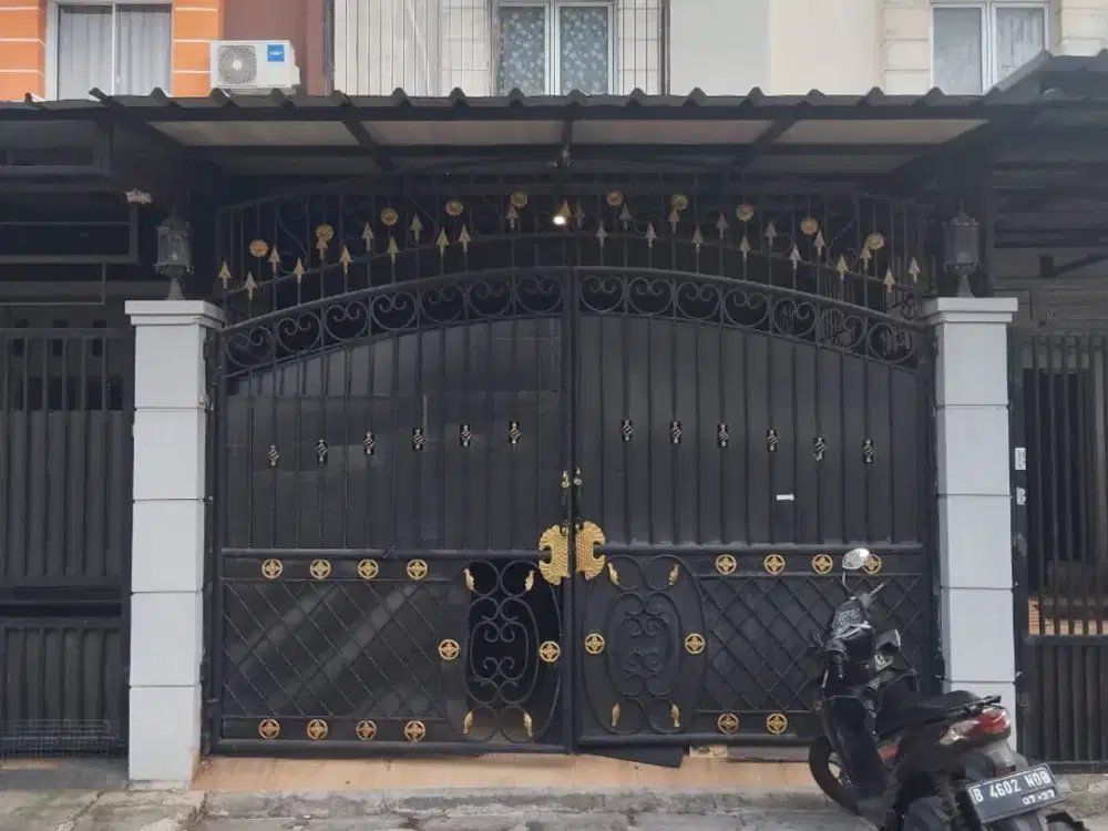DIJUAL RUMAH APIK TERAWAT HADAP SELATAN JALAN LEBAR HARGA MURAH DI PERMATA TAMAN PALEM