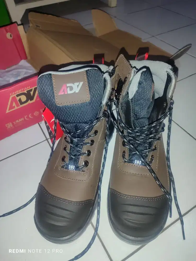 Masih baru , sepatu sefety