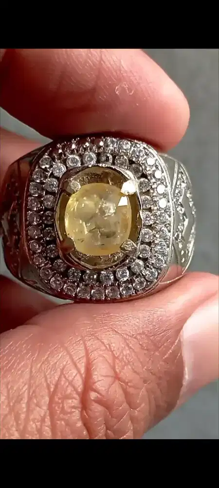 Yellow safir Srilanka kristal