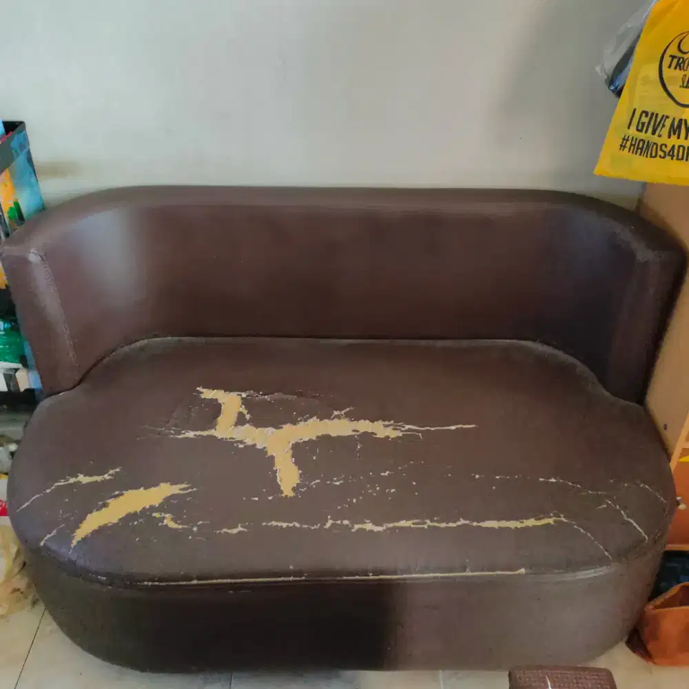 Kursi Sofa Estetik Coklat Tua 2 Seater