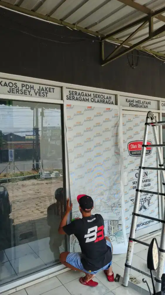 Cetak sticker one way printing desain bebas fullcolor unt promosi kaca