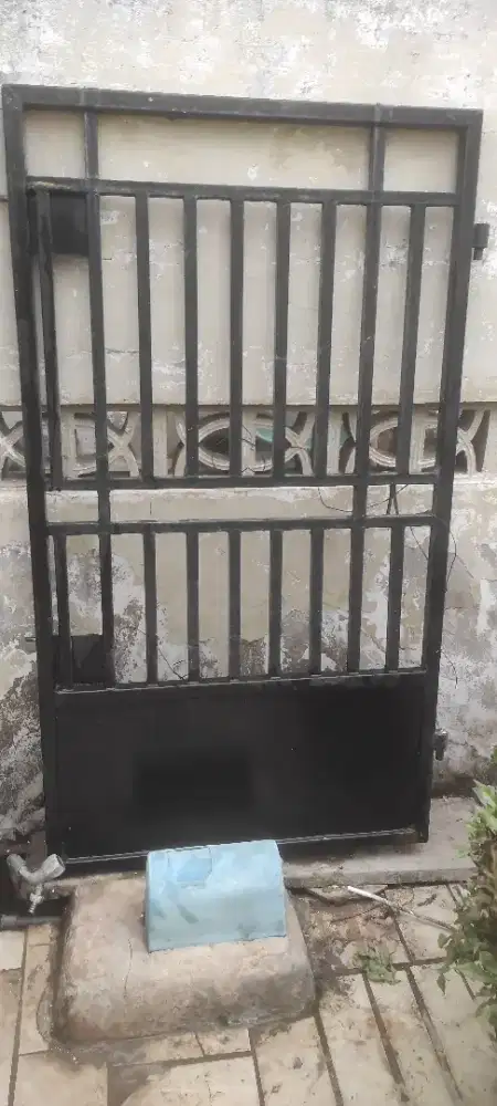 Pintu pagar rumah