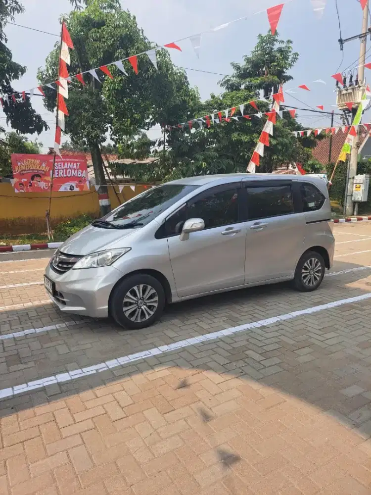 HONDA  FREED 2014 TERMURAH