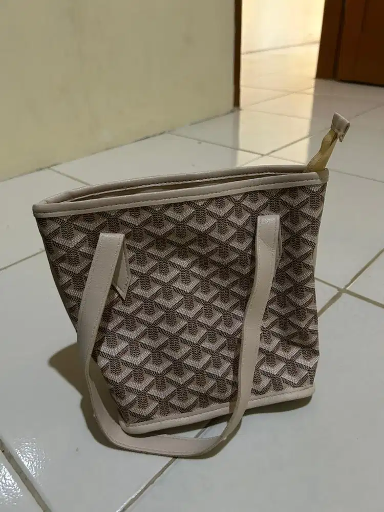Tas bahu wanita