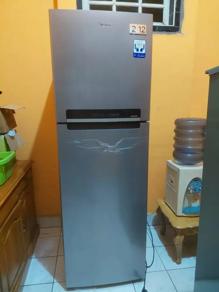 Di jual kulkas baru baru dari brand midea kapasitas 428L inverter