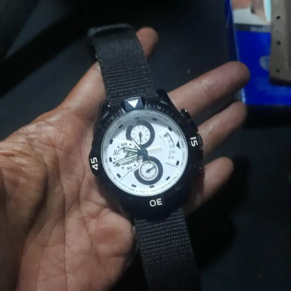 Jam guess chronograph
