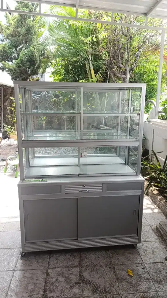 Etalase Jualan Kaca Bening Tebal + Laci Penyimpanan Kondisi Bagus