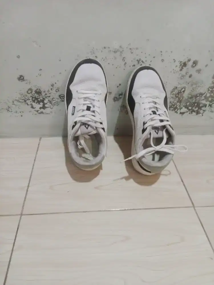 Sepatu aero stret