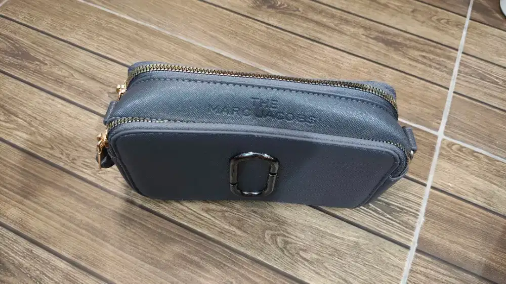 Tas MarcJacob lengket
