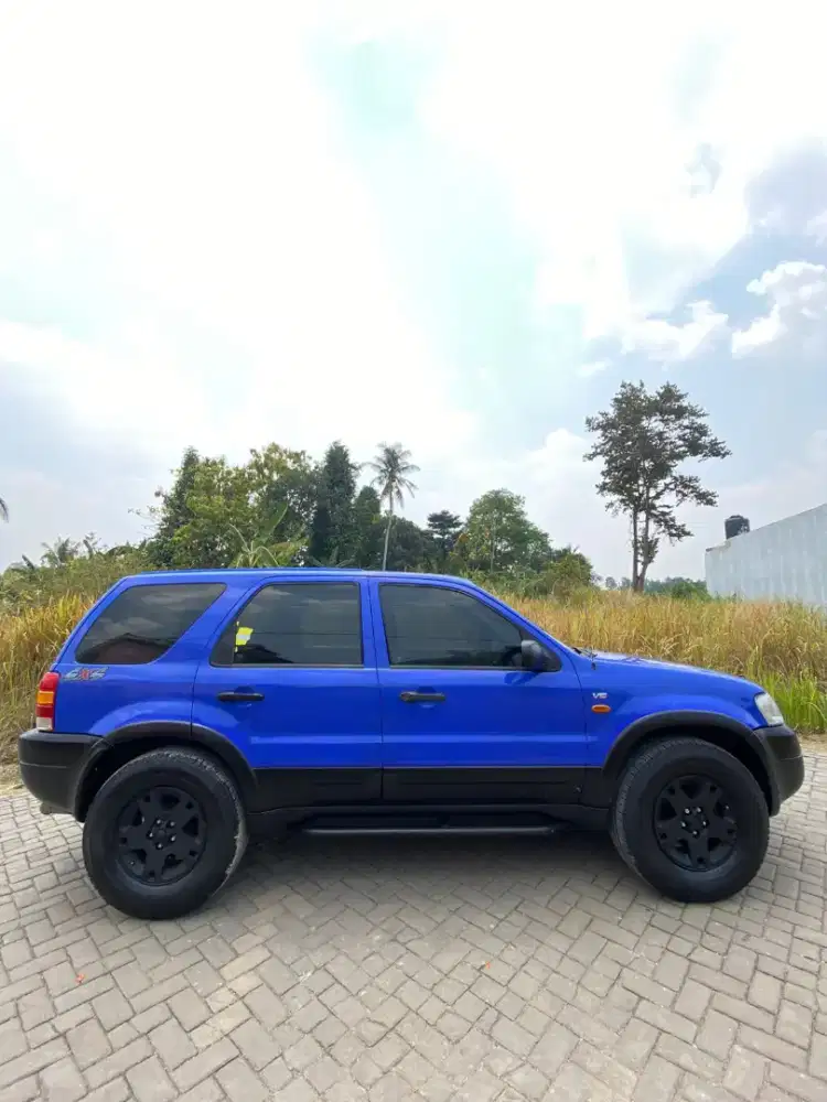 FORD ESCAPE XLT 3.0 V6 AWD 4X4 LIMITED SUNROOF PAJAK HIDUP