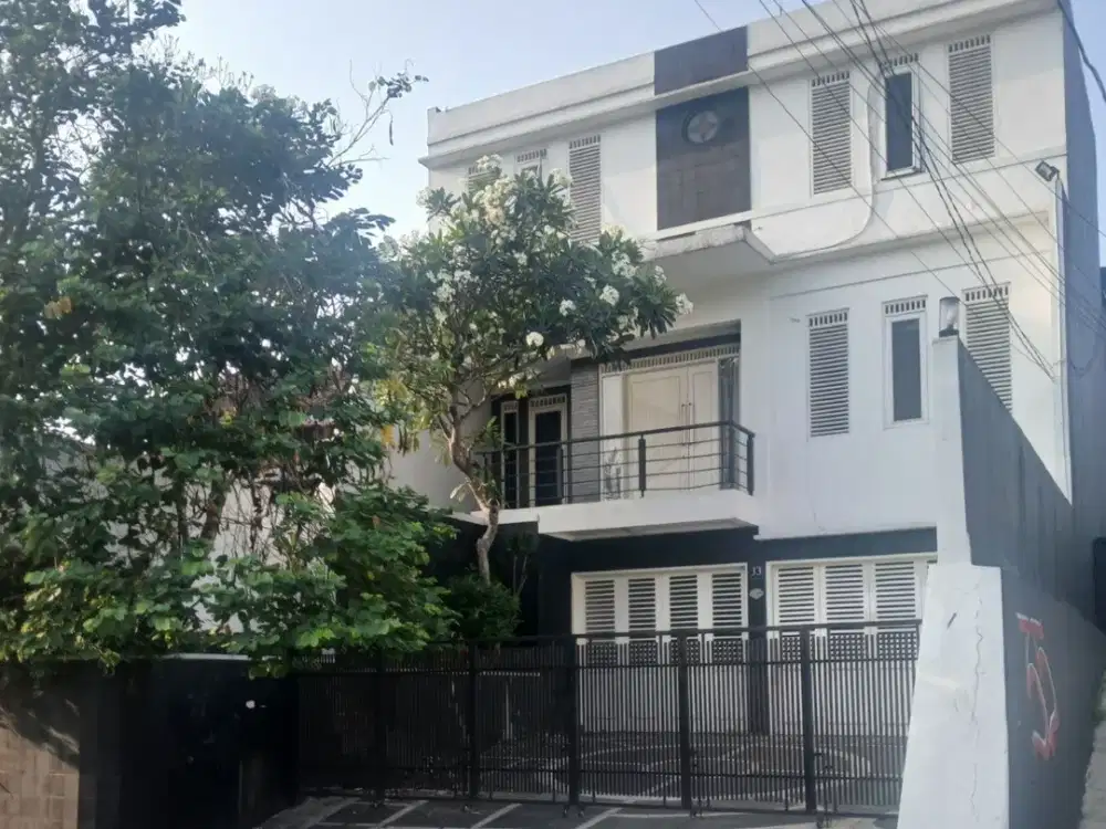 Rumah Besar Lux 3 Lantai di Cigadung Kota Bandung