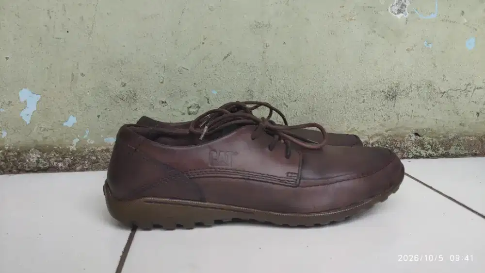 Sepatu caterpillar size 40