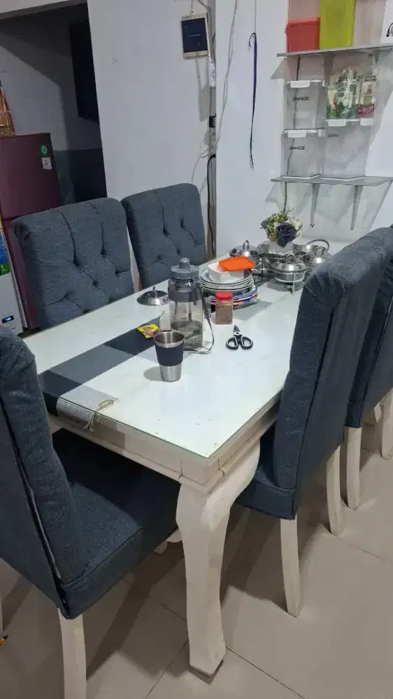 Meja Makan Kayu