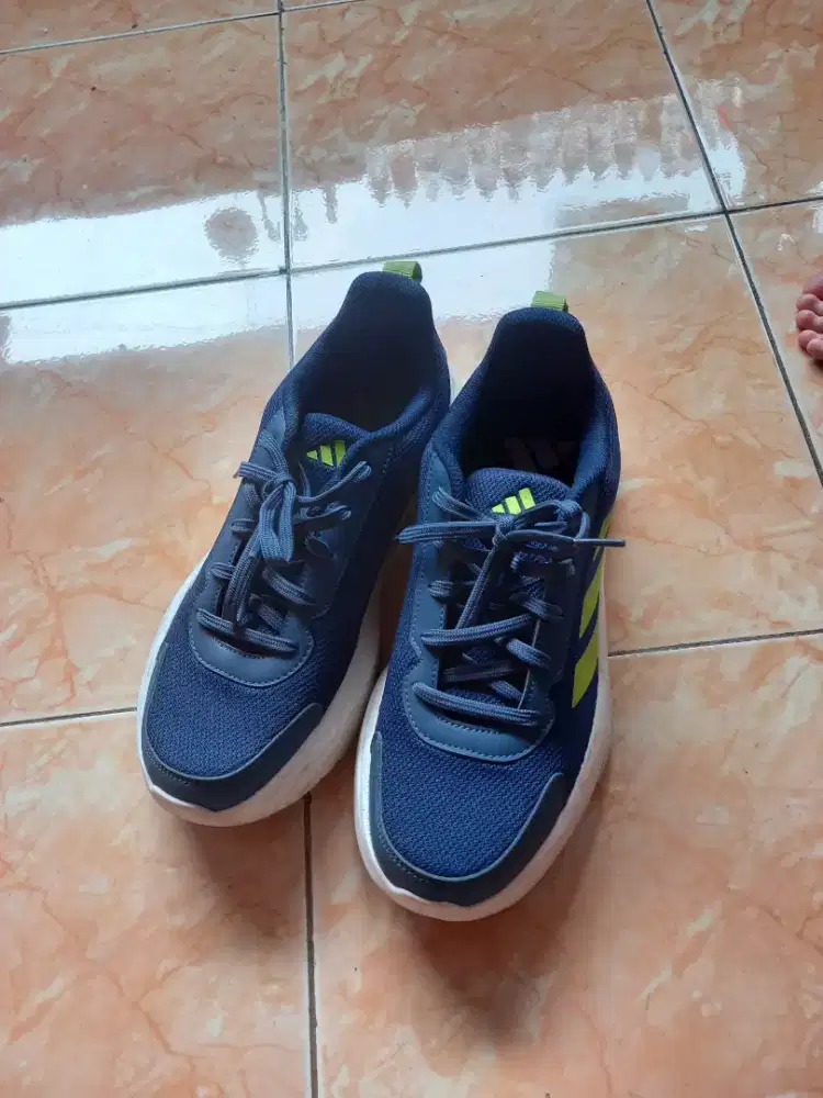 Sepatu adidas asli