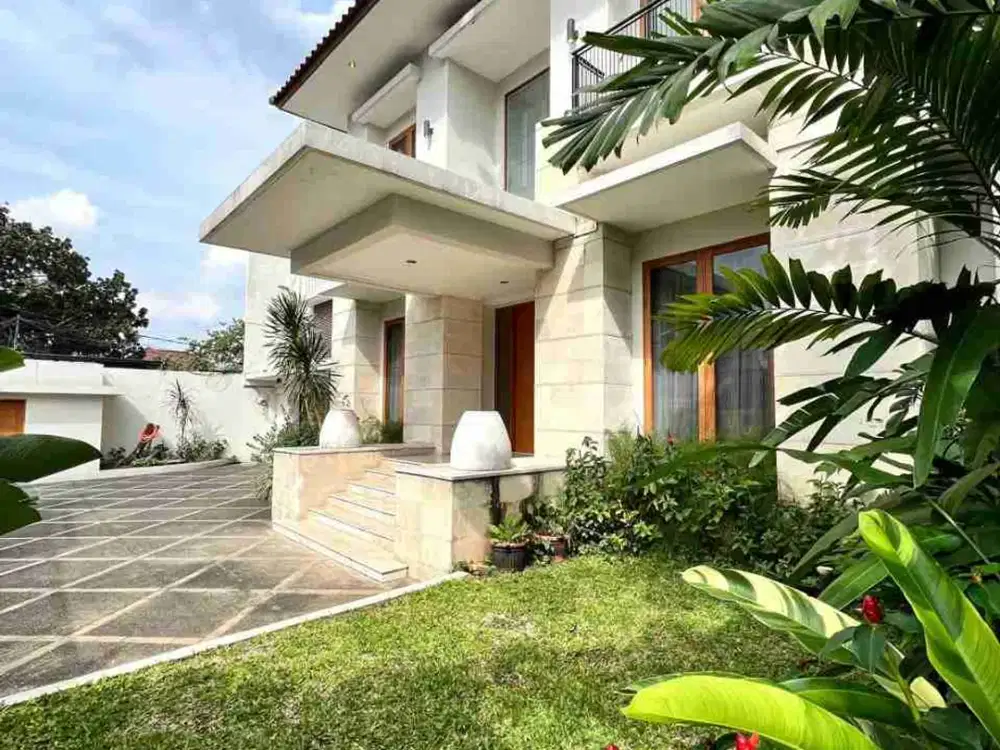 Kemang Barat Classic Tropical House Lokasi Strategis Premium Area