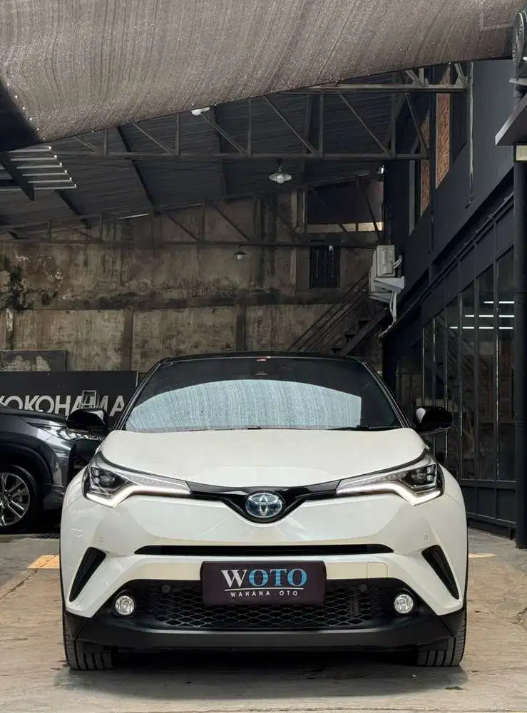 [ KM 27rb ] Toyota CHR 1.8 Hybrid CVT TSS 2023