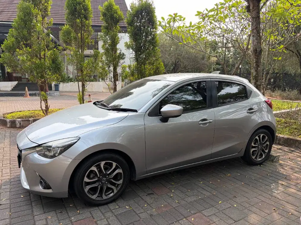 Mazda 2 Hatchback – Silver | Kondisi Terawat