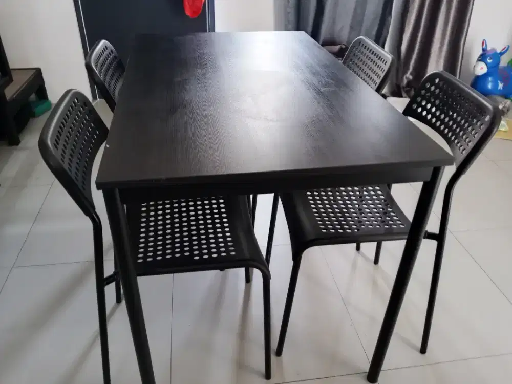 Meja Makan + 4 kursi Informa