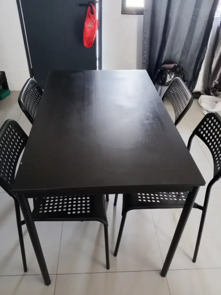 Meja Makan + 4 kursi Informa