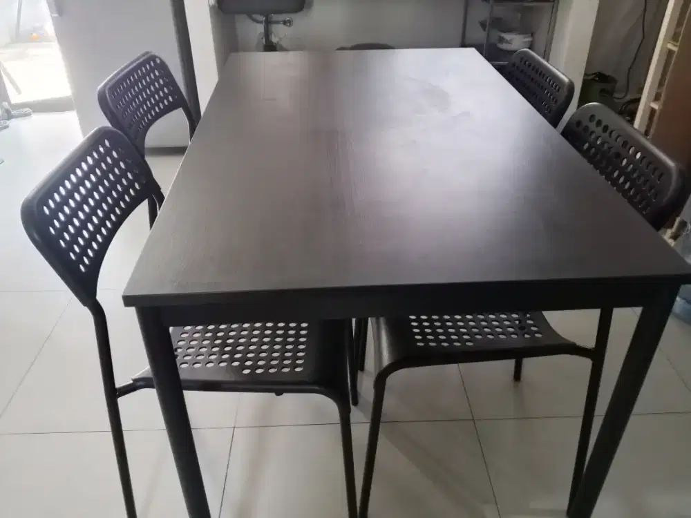 Meja Makan + 4 kursi Informa