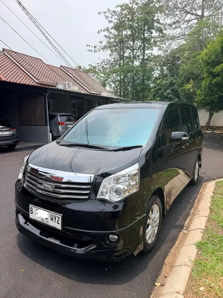 Toyota NAV1 2.0 V Limited 2017 - kondisi oke banget