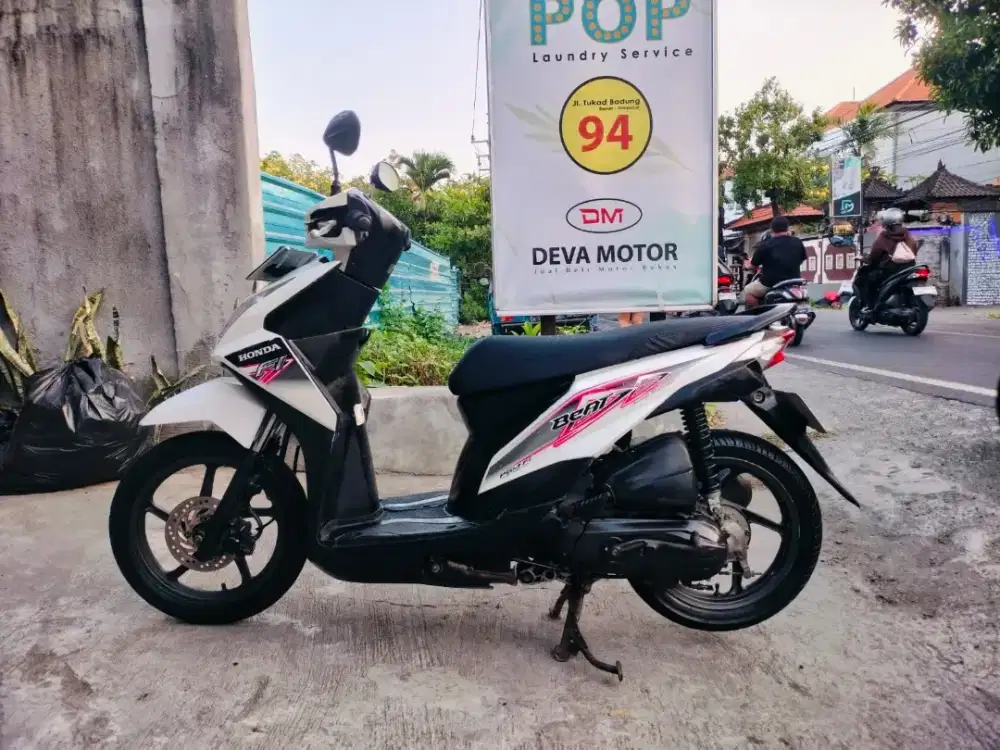 Beat injeksi 2013 putih Deva motor