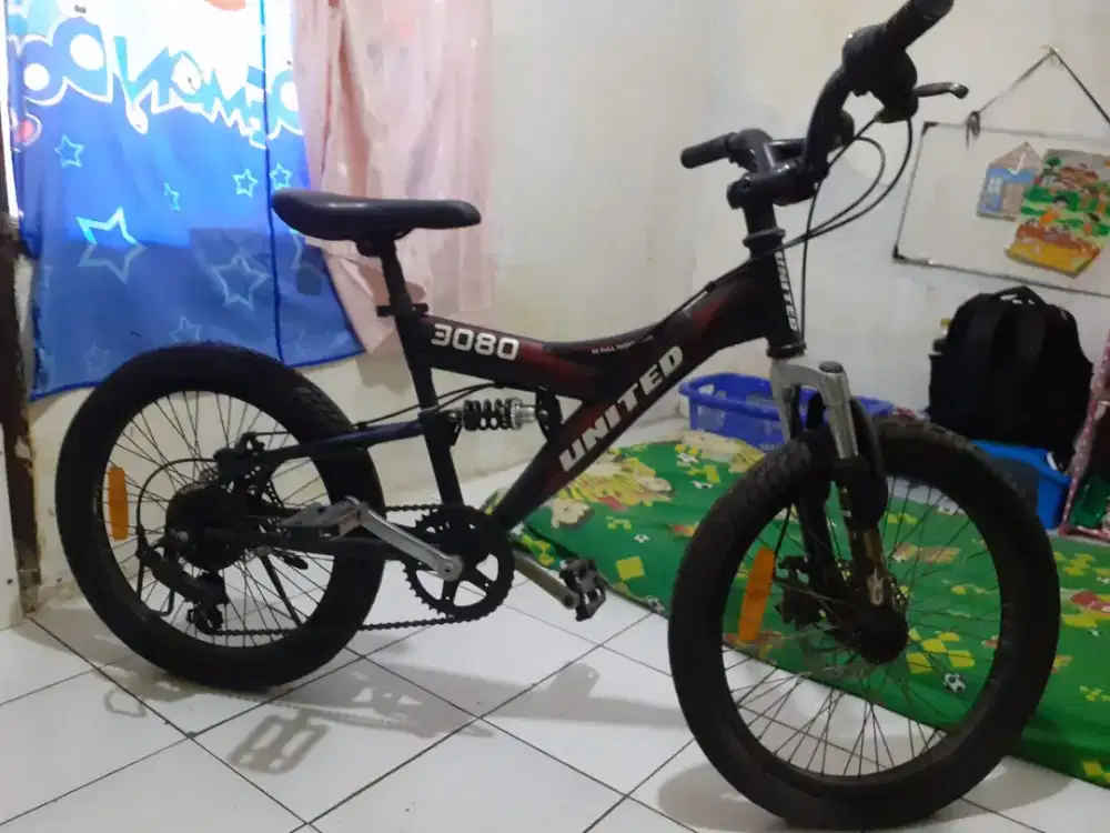 Sepeda ukuran 20 merk United full suspension