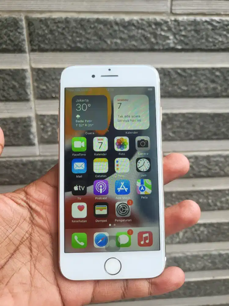 Jual cepat iphone 7 32gb fullset