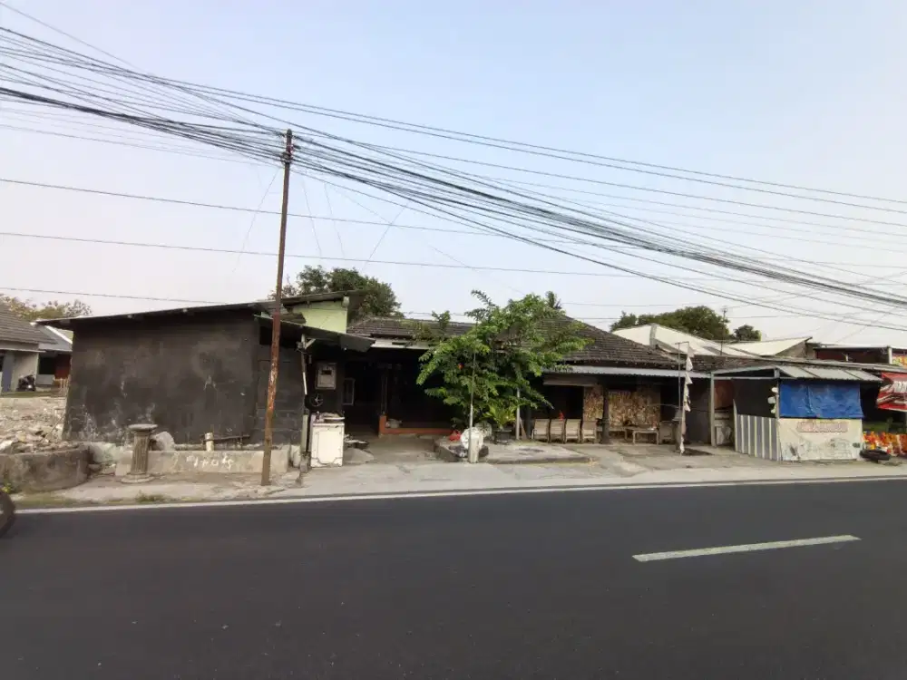 Tanah pinggir jalan raya Berbah Kalasan di Kalitirto Berbah Sleman