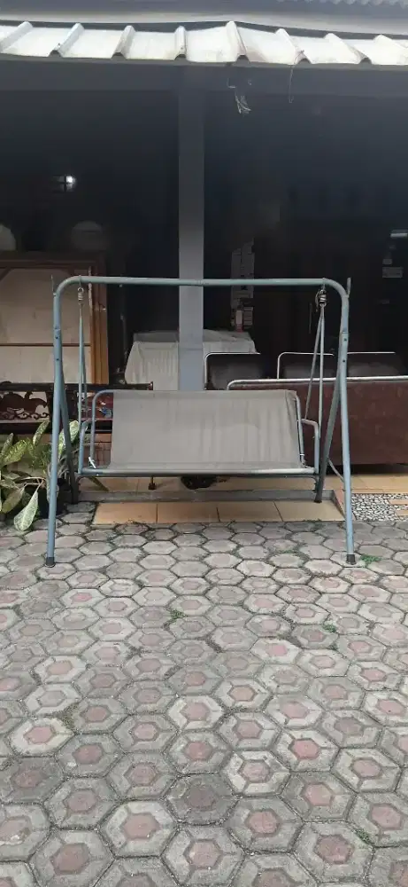 Kursi ayunan outdoor
