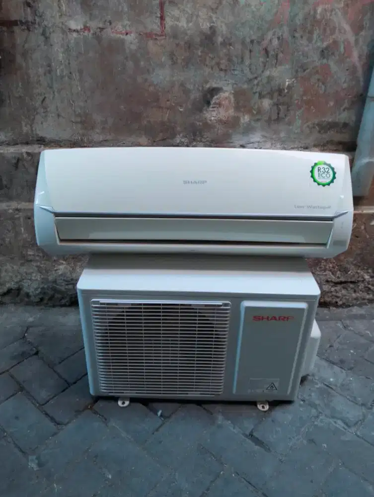 AC 1/2 pk low Watt R 32 merk Sharp 350 W