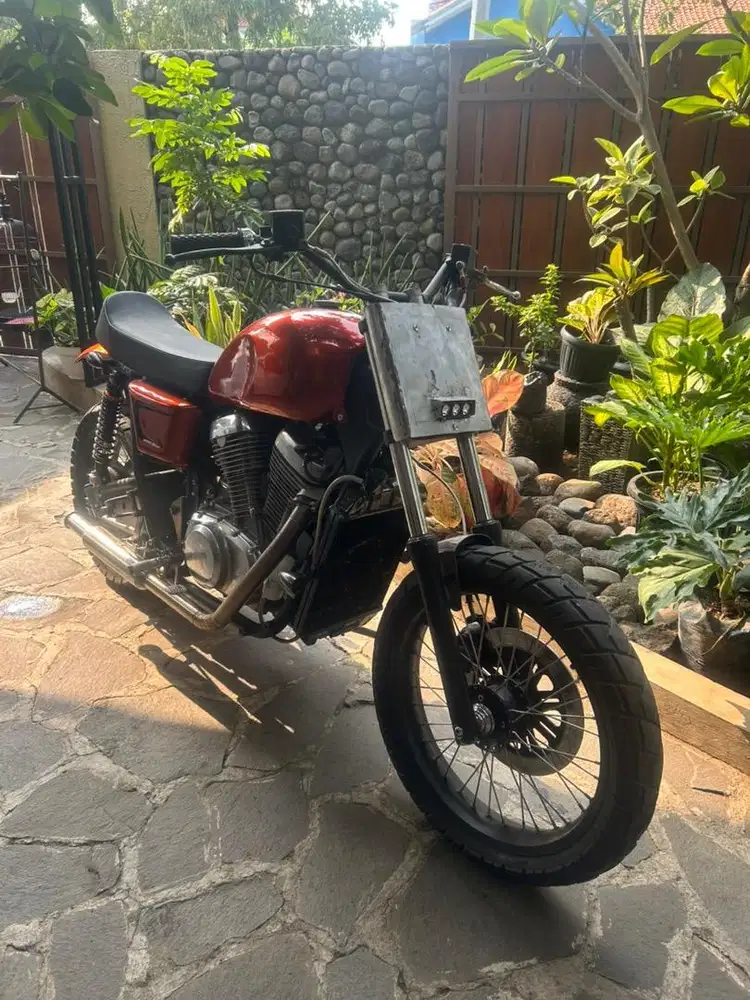 Suzuki intruder vs800