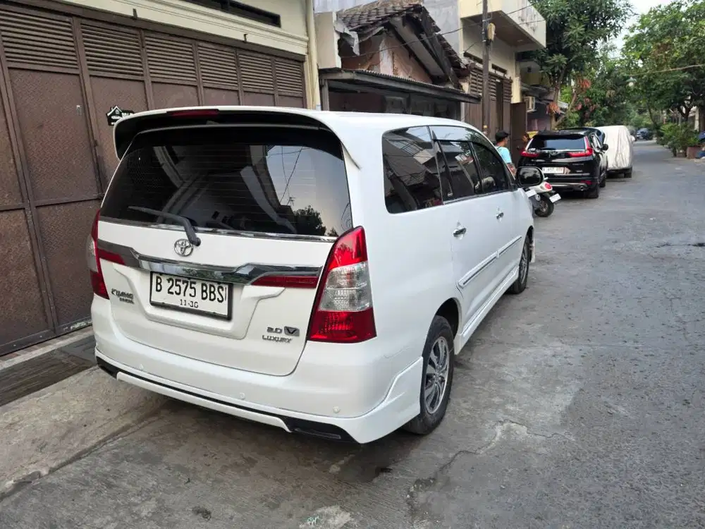 Toyota Kijang Innova Inova V Luxury AT Matic Tahun 2015 Putih , 2013