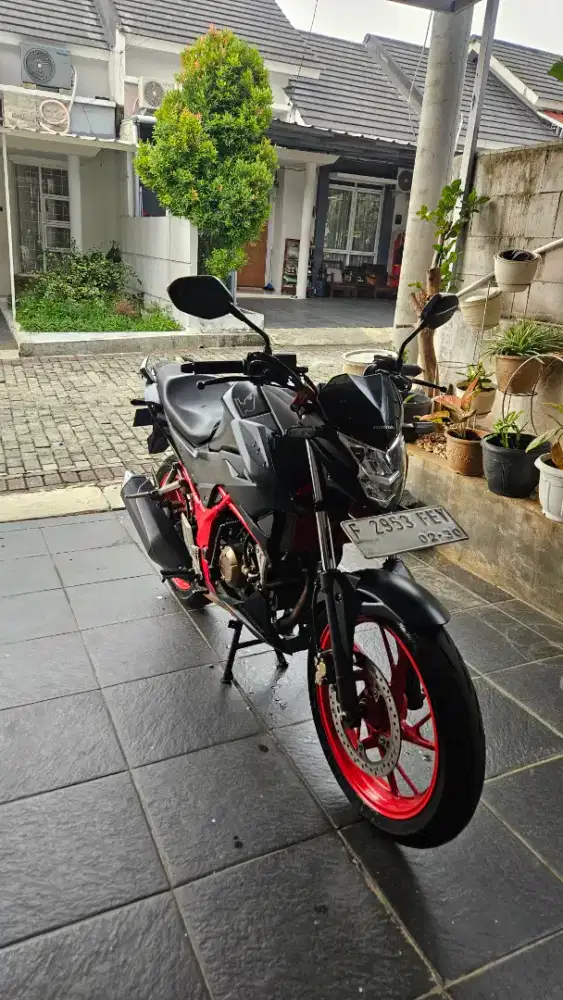 Honda CB150R Hitam