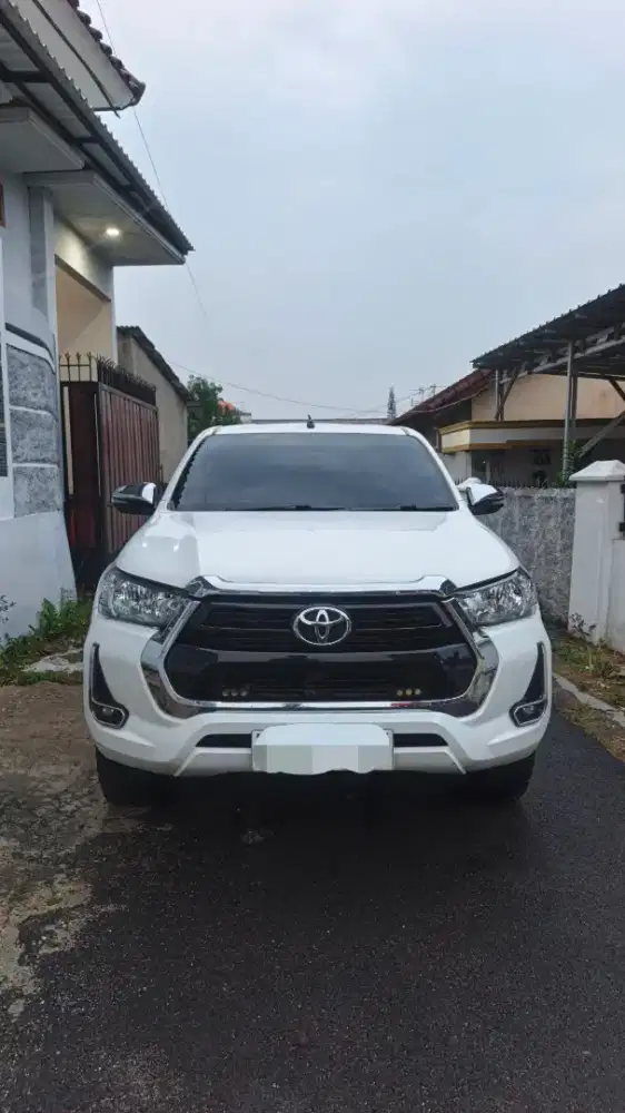 Di jual mobil toyota Hilux G dobel tahun 2023