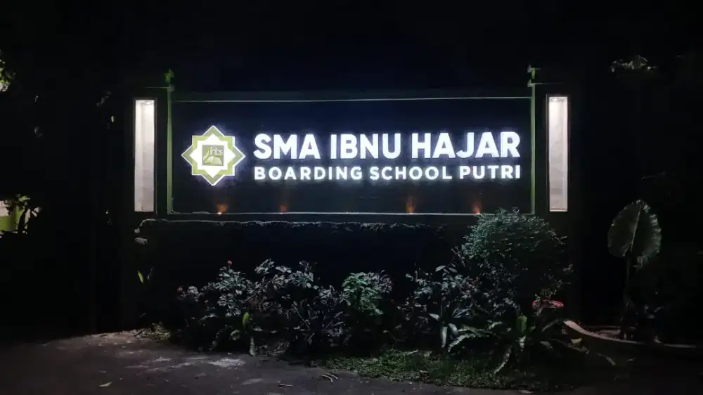Papan nama toko atau kantor indor dan outdor