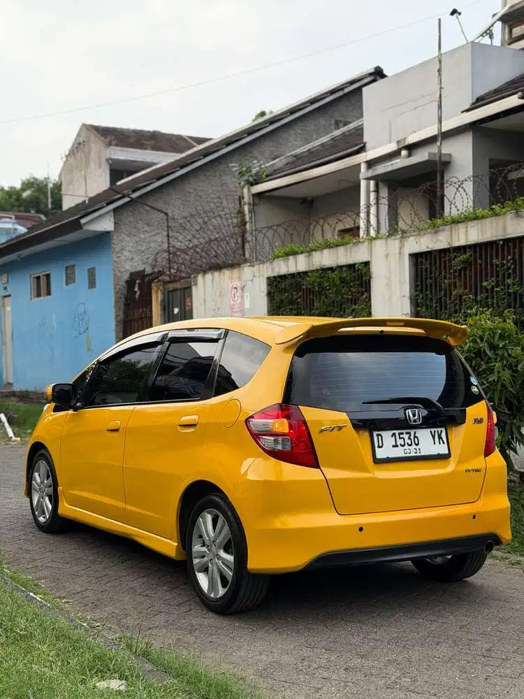 Jazz GE8 RS AT 2010
Warna Kuning Asli “Rare”
Fullset pajak isi mulus