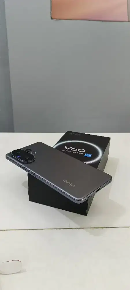 Vivo V60 5G 12/256,like new,no minus
belum pernah bongkar,fulset