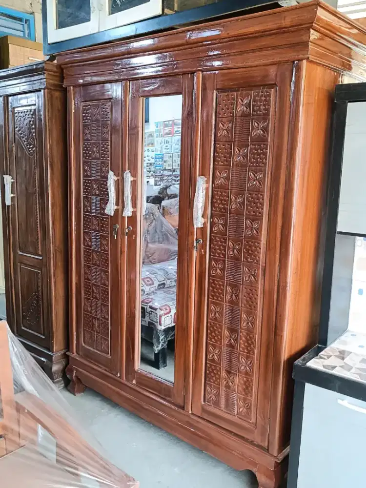 Lemari jati 3 pintu