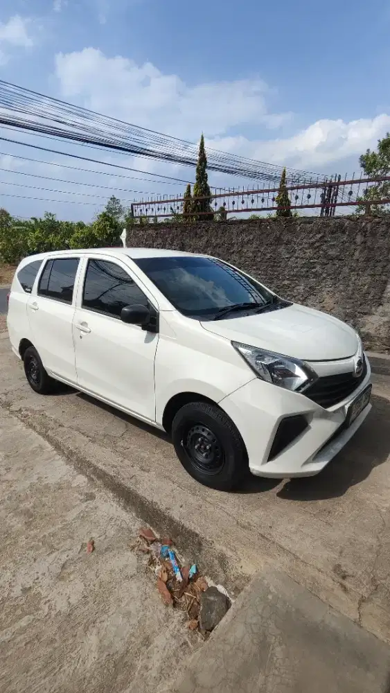 Daihatsu Sigra type D