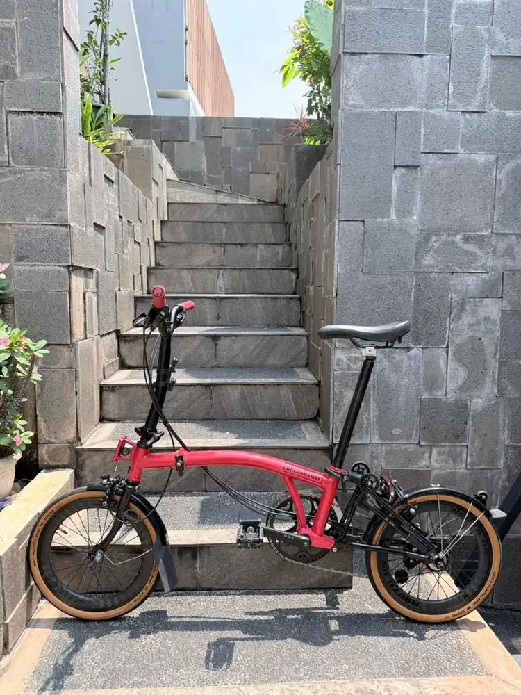 Brompton red rocket black edition