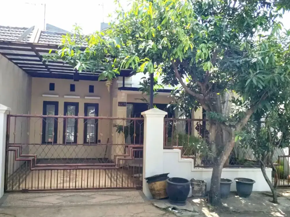 Dijual Rumah Terawat Kawasan Komersil di Simpang Sulfat Utara Malang