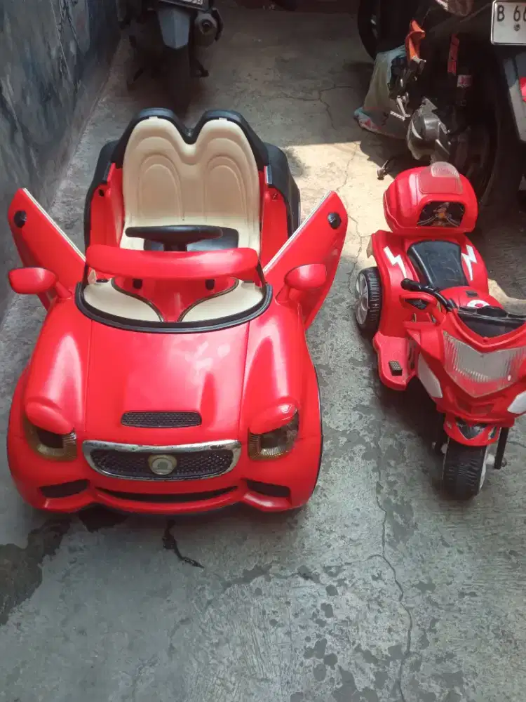 Mobilan+motoran aki ,2unit 700rb nego,kondisi normal maju mundur