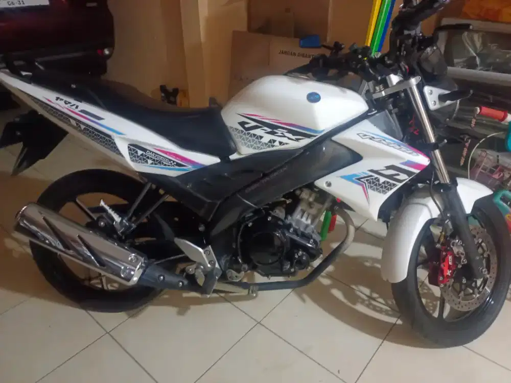 Dijual Yamaha Vixion 2012 Warna putih Restomod